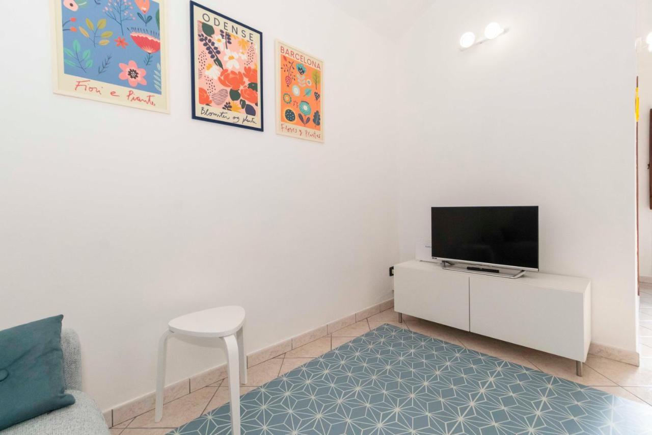 Apartment Colourful Flat San Donato *