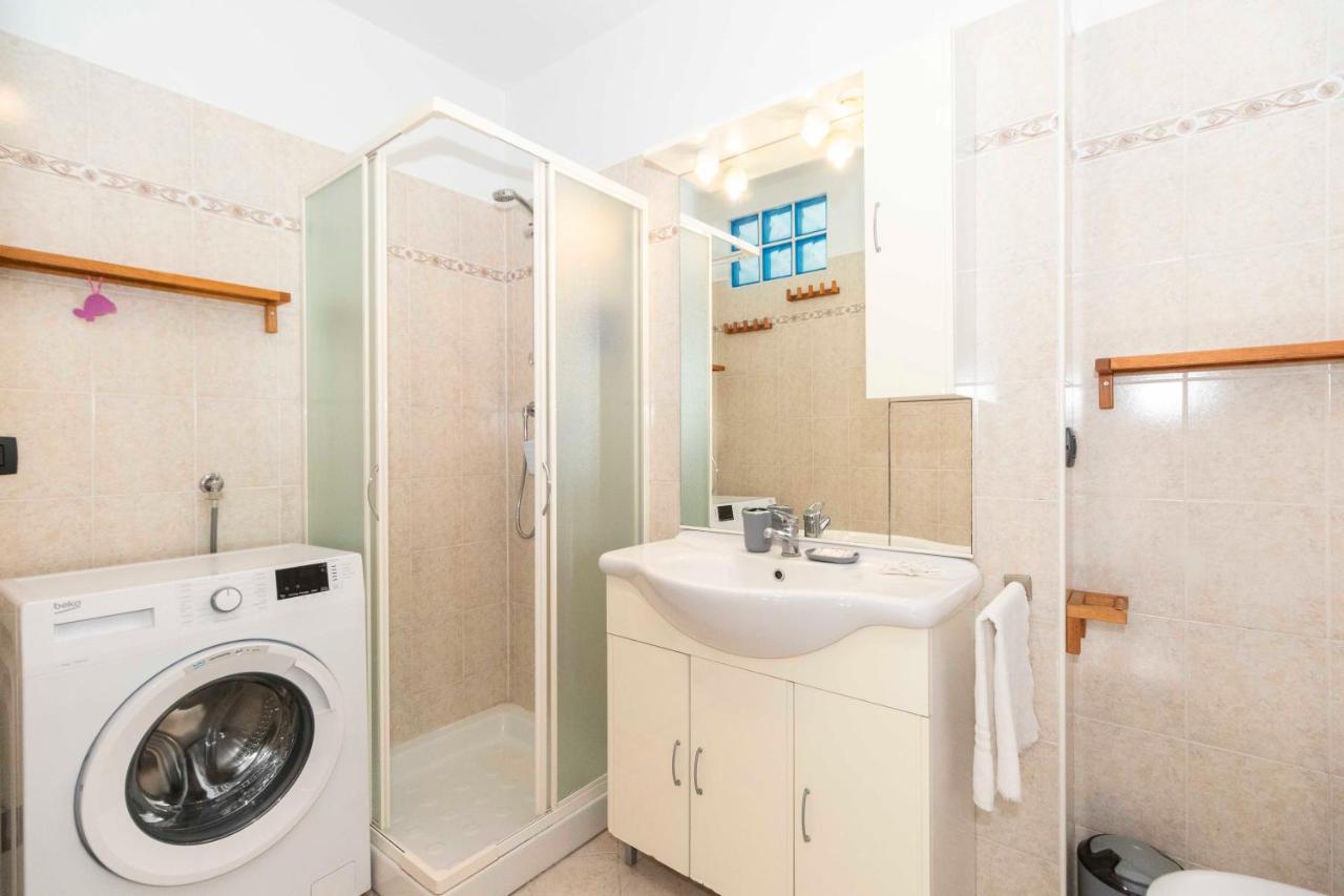 Colourful Flat San Donato Apartment