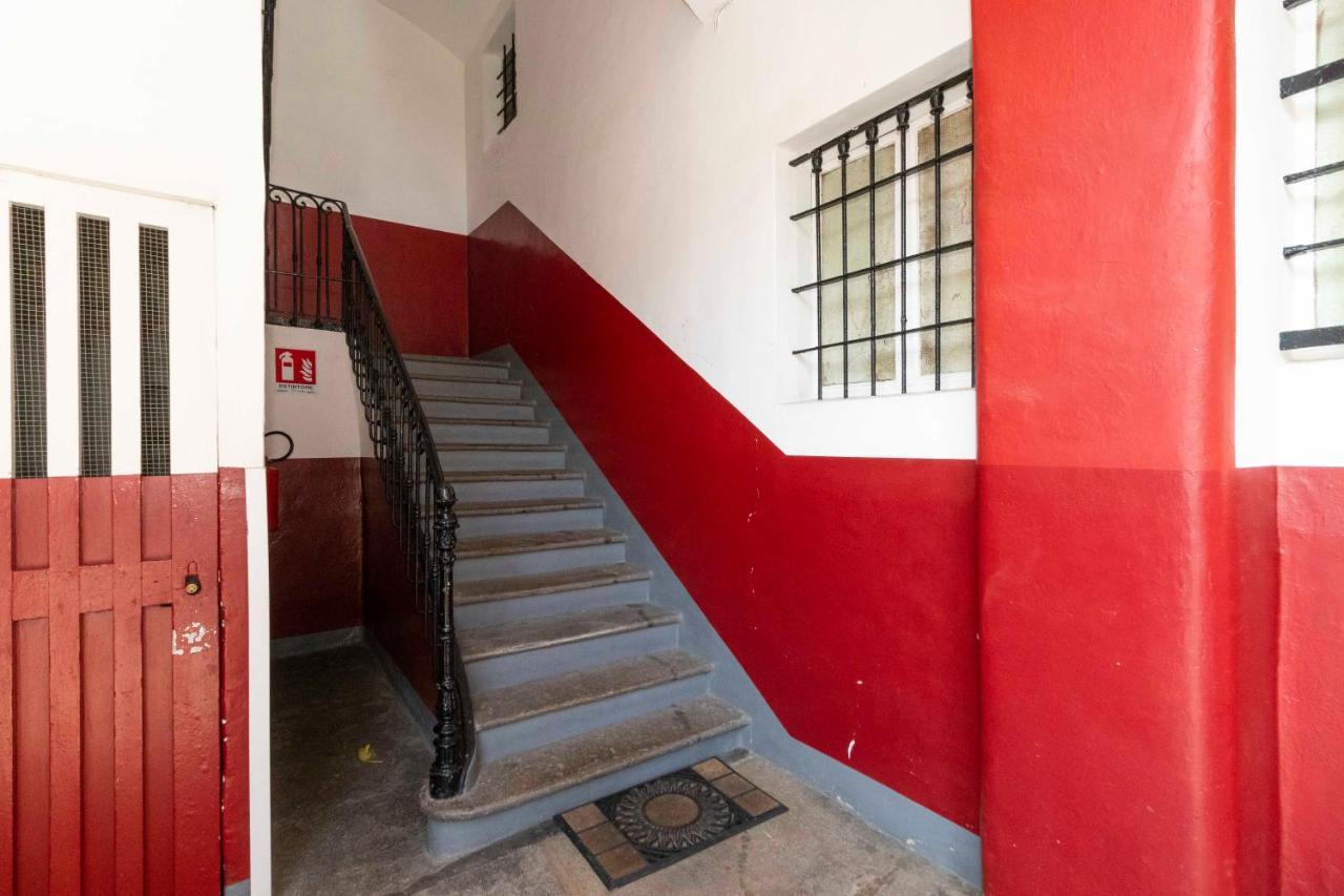 Colourful Flat San Donato Apartment
