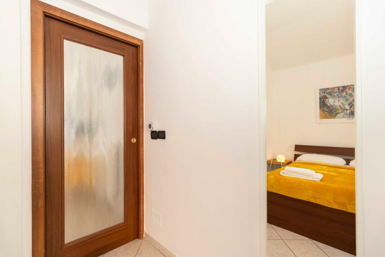 Colourful Flat San Donato Apartment