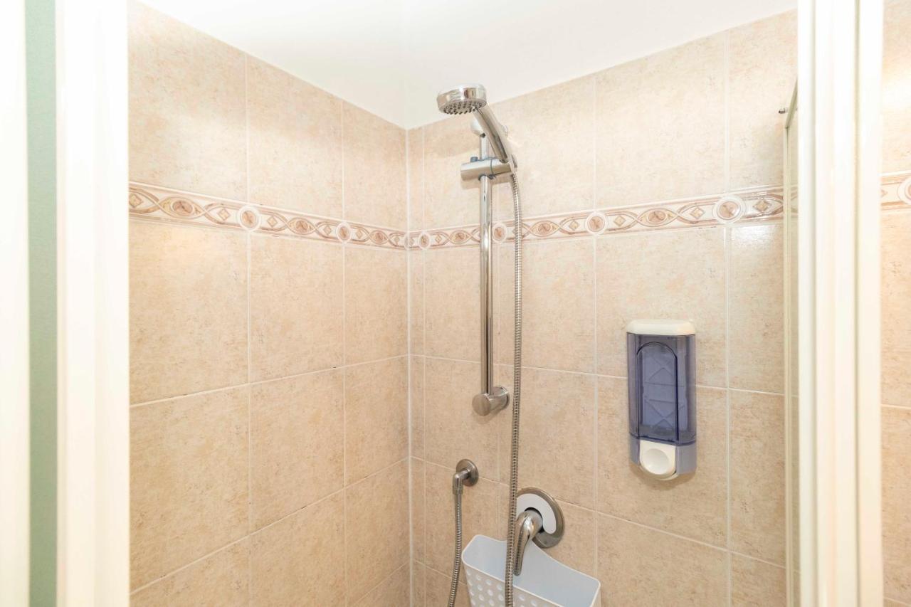 Apartment Colourful Flat San Donato